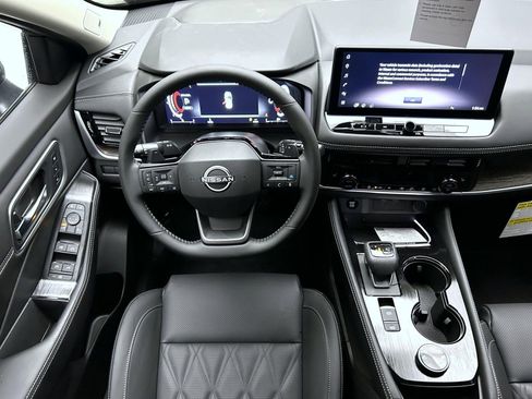 New 2026 Nissan Rogue Platinum AWD/4WD image 12