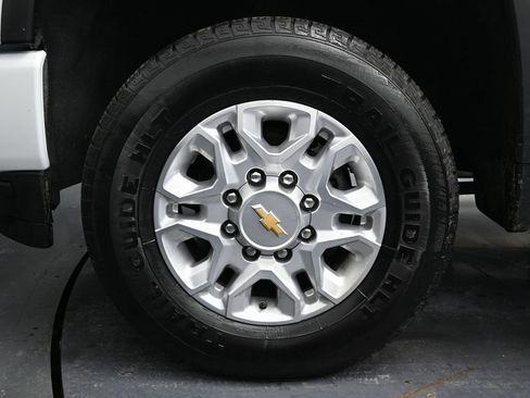 Used 2022 Chevrolet Silverado 2500 LT w/ Convenience Package image 12