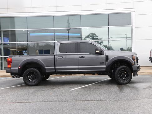 Used 2022 Ford F250 Lariat w/ Black Appearance Package image 2