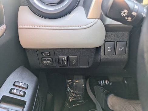 Used 2018 Toyota RAV4 XLE AWD/4WD image 20