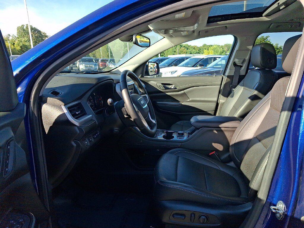 Used 2023 GMC Acadia SLT w/ Technology Package AWD/4WD image 14