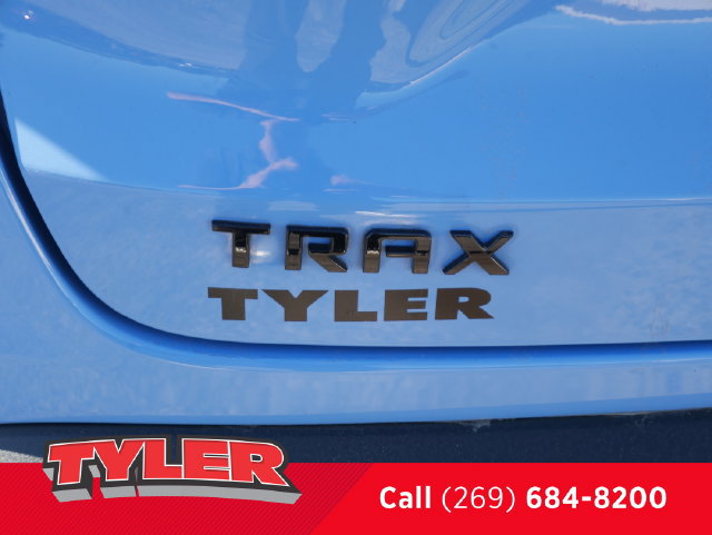Used 2024 Chevrolet Trax RS w/ Sunroof Package FWD image 14