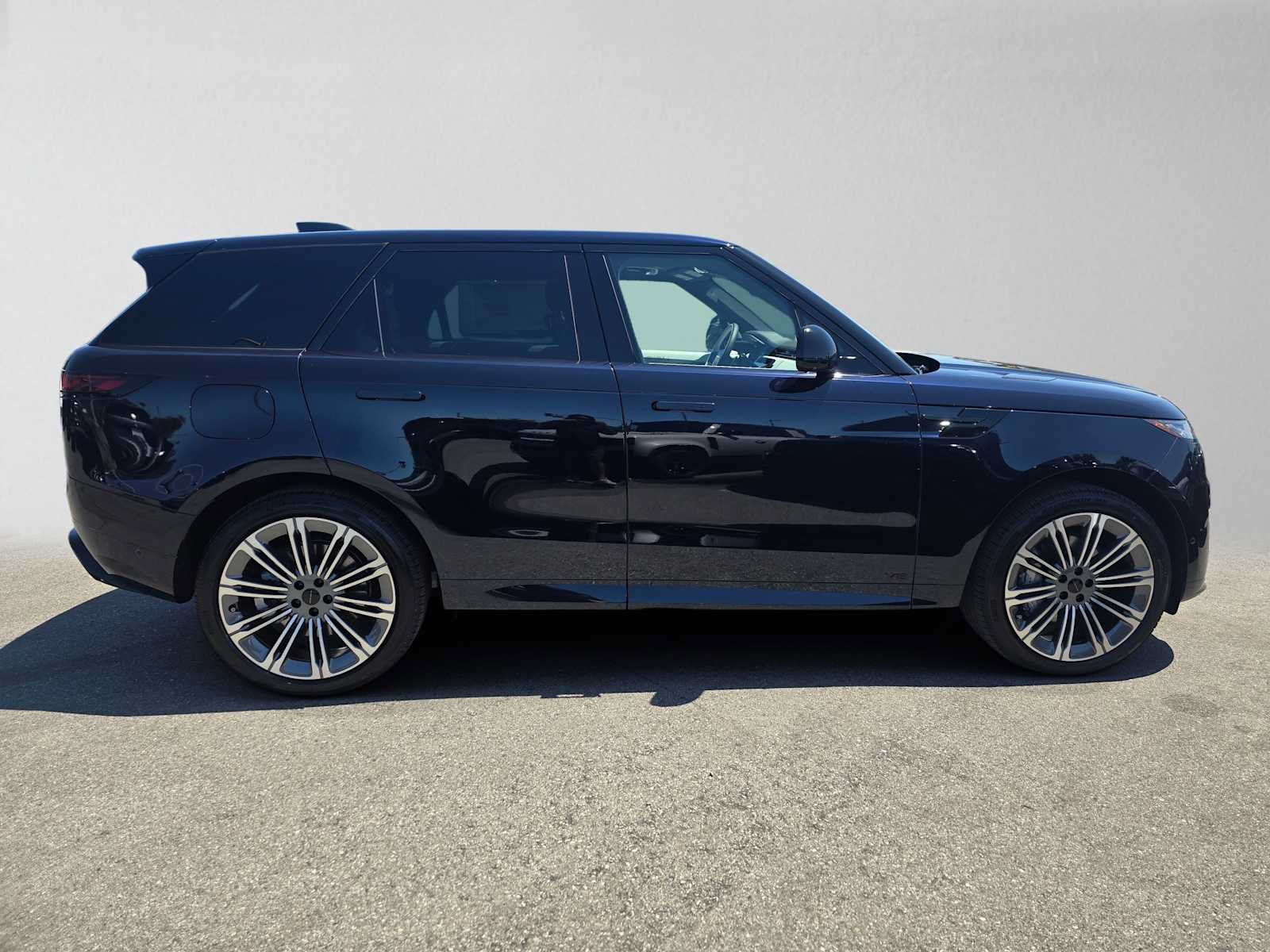 New 2026 Land Rover Range Rover Sport Dynamic SE AWD/4WD image 6