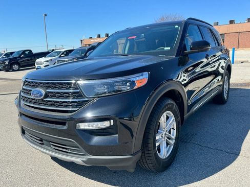 Used 2023 Ford Explorer XLT w/ Equipment Group 202A AWD/4WD image 8