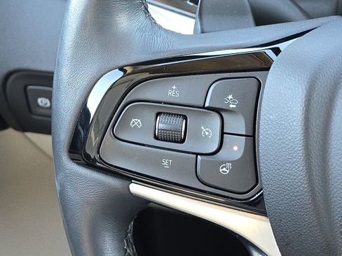 Used 2023 Buick Enclave Essence image 28