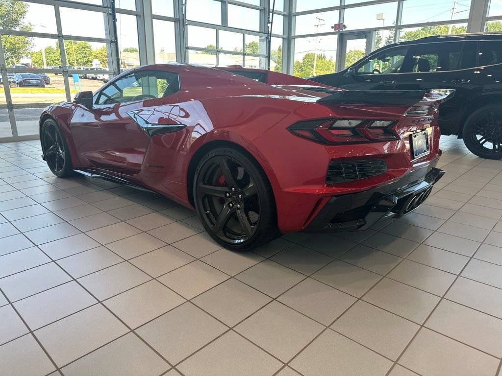 Used 2025 Chevrolet Corvette Z06 RWD image 11