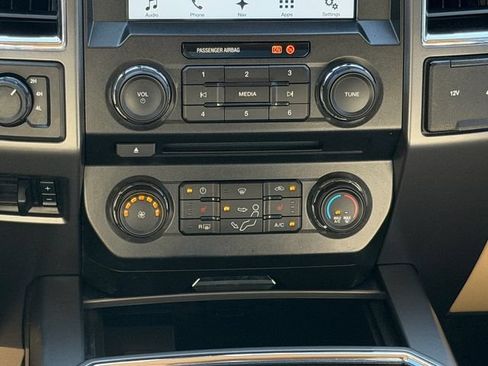 Used 2017 Ford F250 XLT w/ XLT Premium Package AWD/4WD image 19