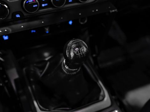 Used 2019 Toyota Tacoma TRD Off-Road w/ TRD Premium Off Road Package AWD/4WD image 30