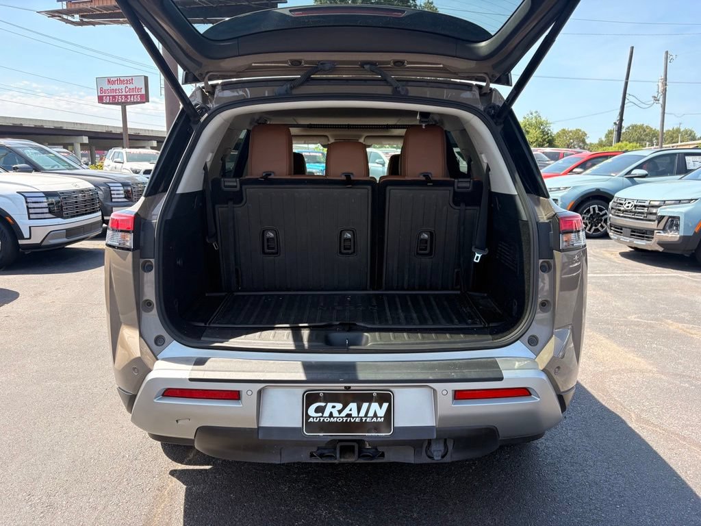 Used 2023 Nissan Pathfinder Platinum AWD/4WD image 7