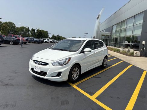 Used 2014 Hyundai Accent GS FWD image 3