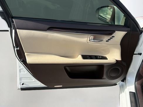 Used 2016 Lexus ES 350 350 w/ Luxury Package w/Wood Trim image 21