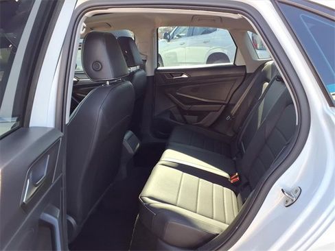 Used 2022 Volkswagen Jetta SE w/ Panoramic Sunroof Package image 20