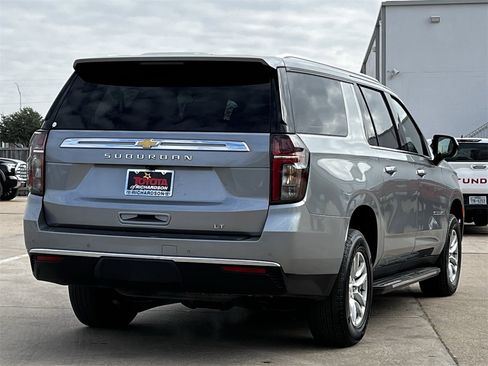 Used 2024 Chevrolet Suburban LT image 4