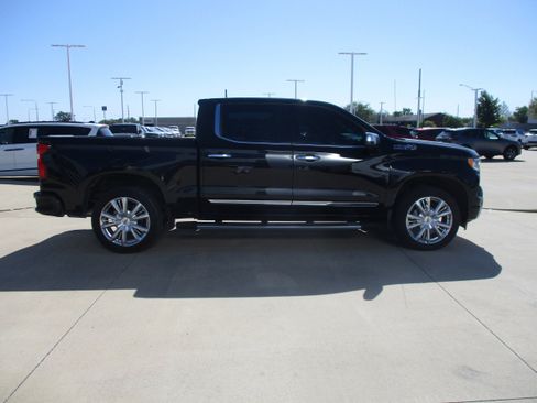 Used 2022 Chevrolet Silverado 1500 High Country w/ High Country Premium Package AWD/4WD image 7