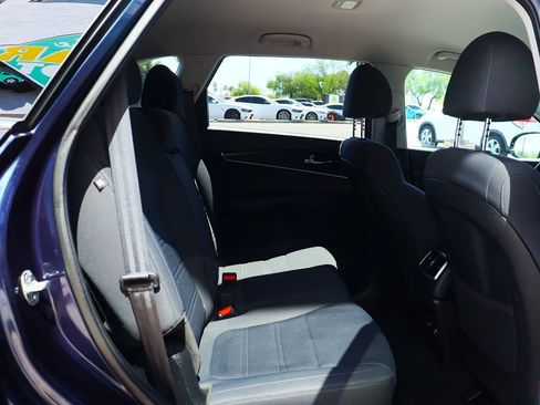 Used 2019 Kia Sorento S image 27