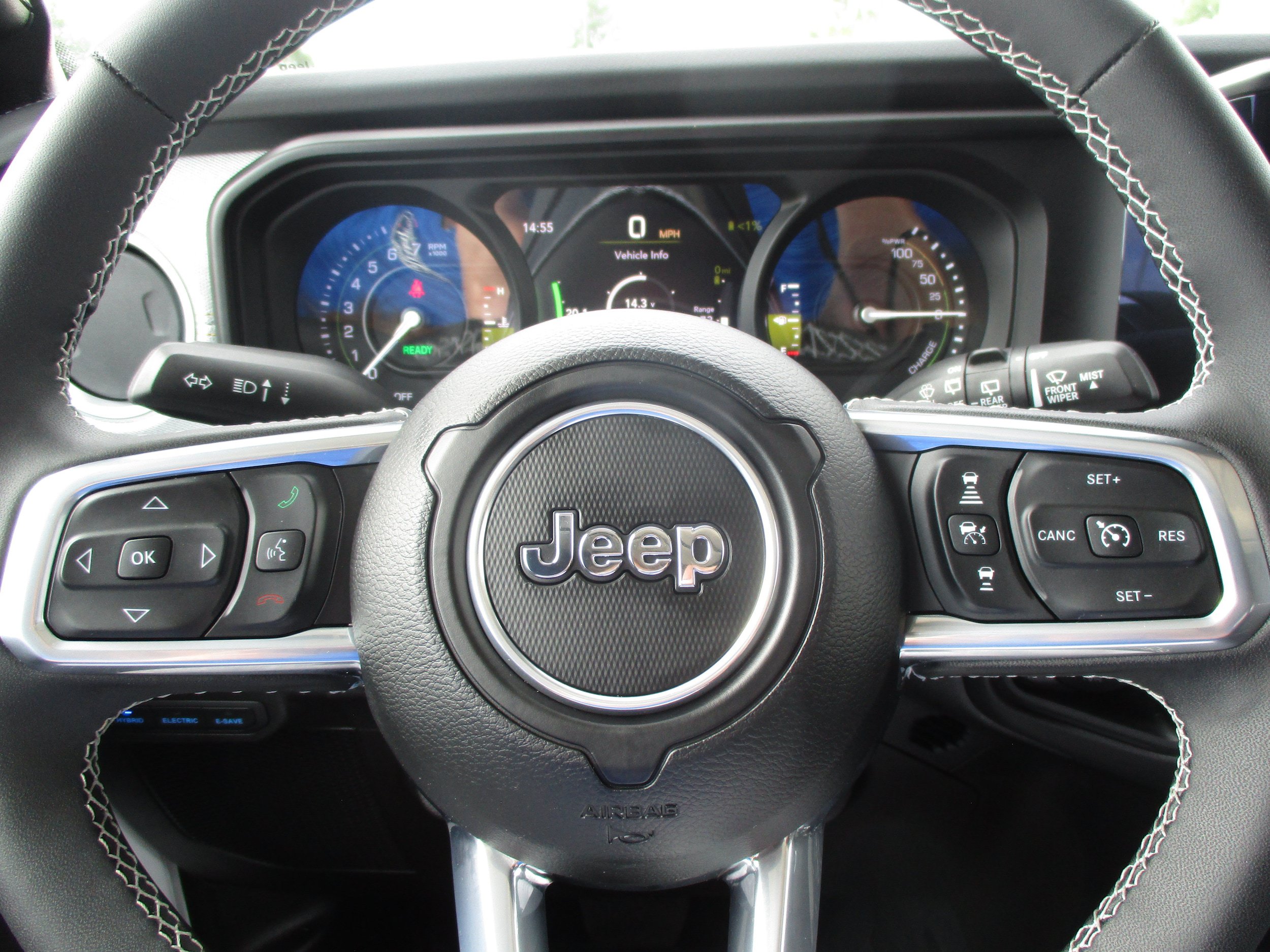 Used 2025 Jeep Wrangler Unlimited Sahara AWD/4WD image 18