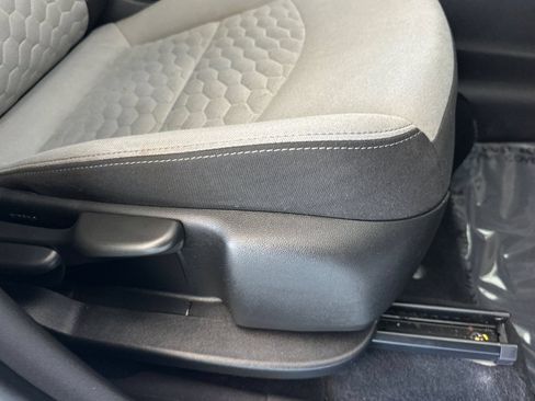 Used 2021 Chevrolet Equinox LS w/ LS Convenience Package FWD image 23