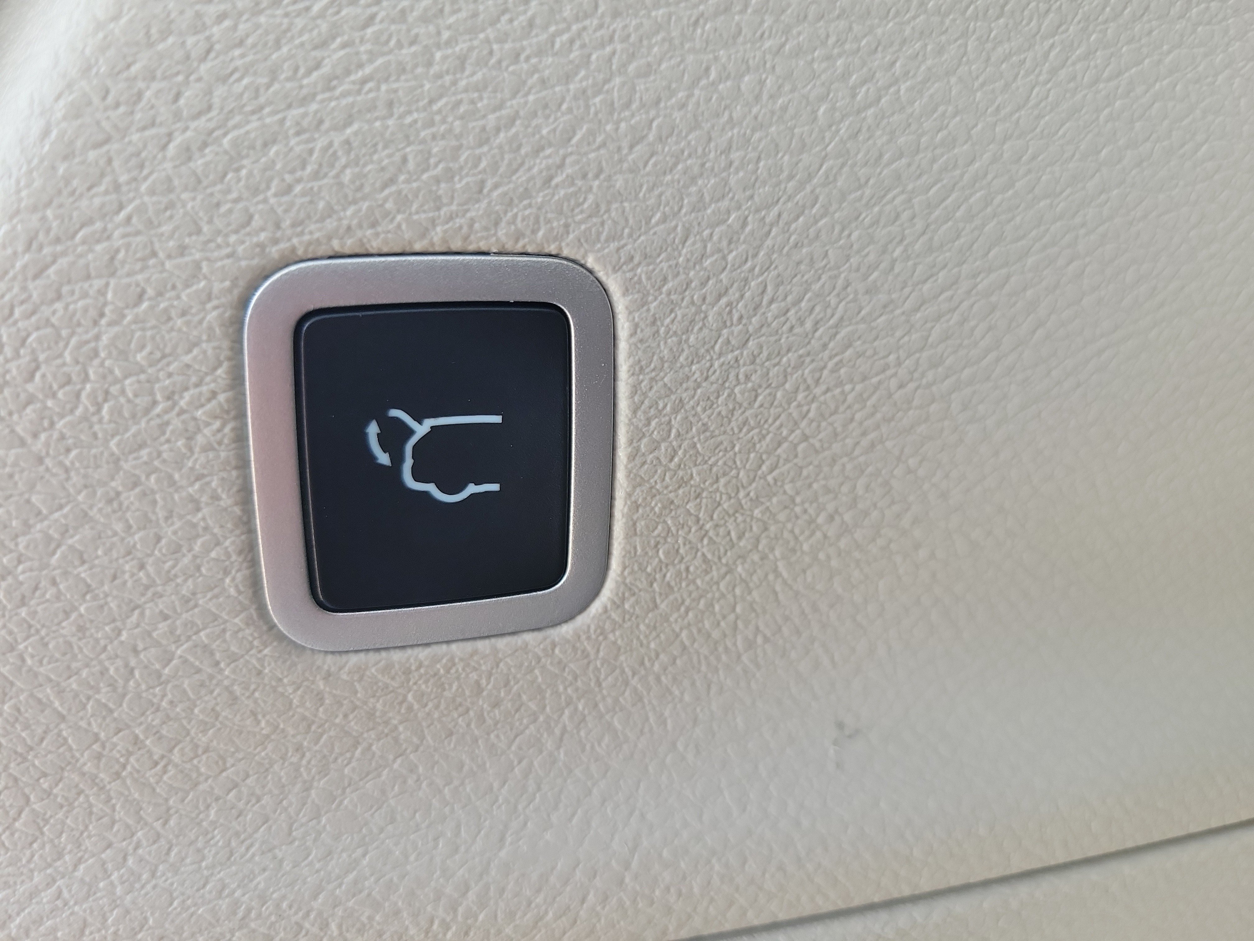 Used 2023 Chrysler Pacifica Limited FWD image 7