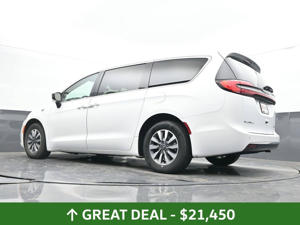 Used 2024 Chrysler Pacifica Limited FWD image 31