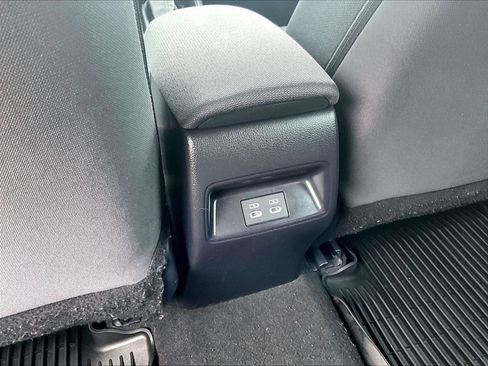 Used 2025 Toyota Corolla LE FWD image 28