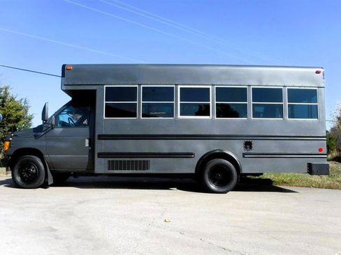 Used 2003 Ford E-450 and Econoline 450 Super Duty image 12