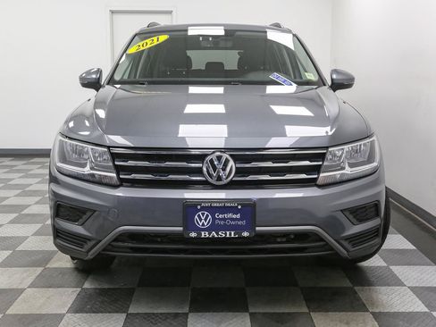 Used 2021 Volkswagen Tiguan SE w/ Panoramic Sunroof Package AWD/4WD image 4