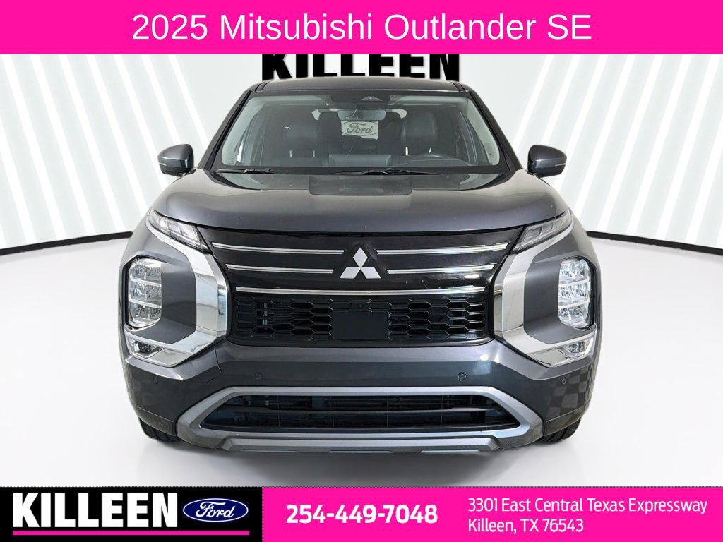Used 2025 Mitsubishi Outlander SE FWD image 2