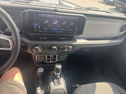 Certified 2025 Jeep Wrangler Unlimited Sahara AWD/4WD image 24