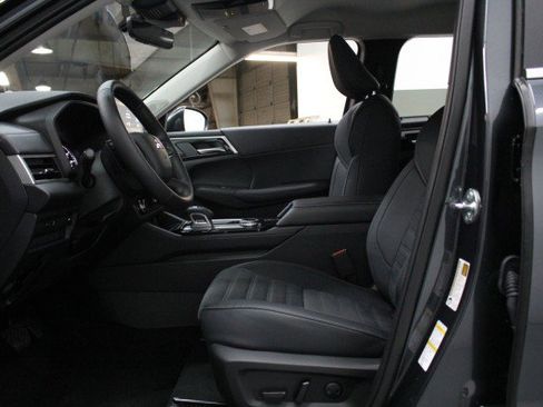 New 2026 Mitsubishi Outlander SE image 6