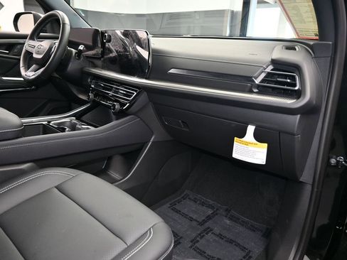 Used 2025 Chevrolet Traverse LT w/ Midnight/Sport Edition image 54