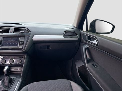 Used 2018 Volkswagen Tiguan S image 21
