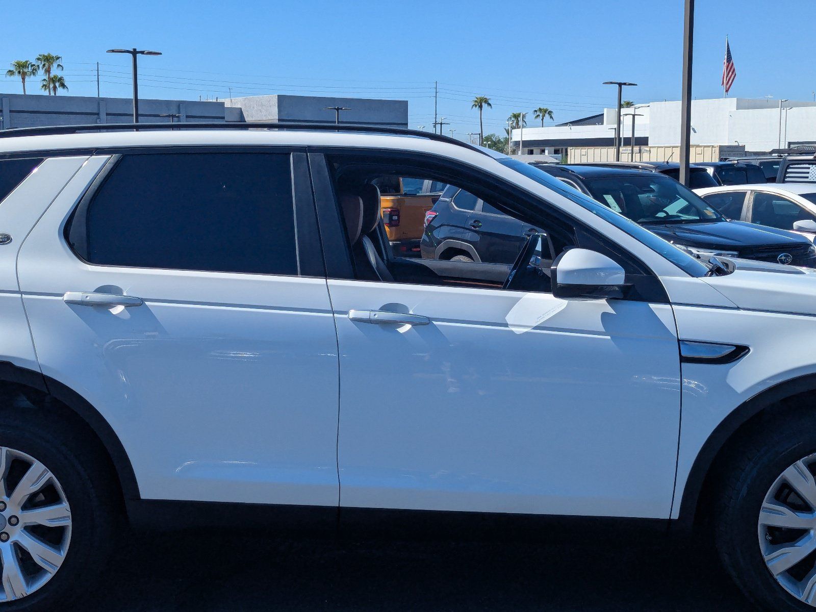 Used 2015 Land Rover Discovery Sport HSE Luxury AWD/4WD image 6