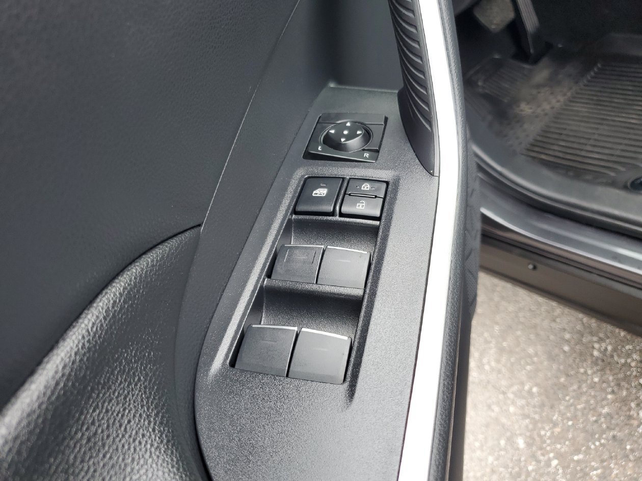 Used 2025 Toyota RAV4 SE AWD/4WD image 18