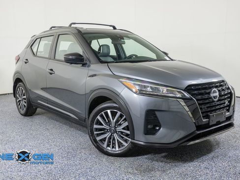 Used 2023 Nissan Kicks SR w/ SR Premium Package FWD image 1