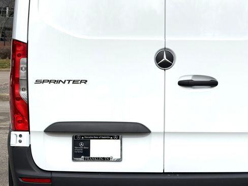 Used 2025 Mercedes-Benz Sprinter 2500 image 4