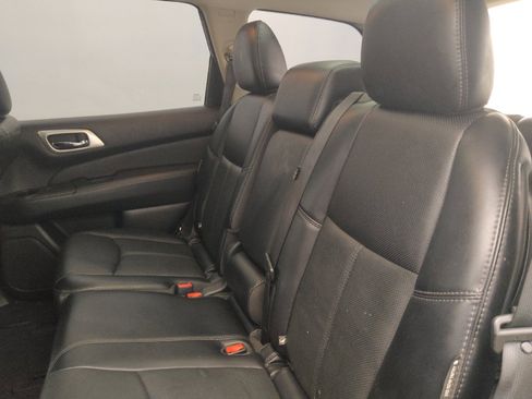 Used 2020 Nissan Pathfinder Platinum FWD image 18