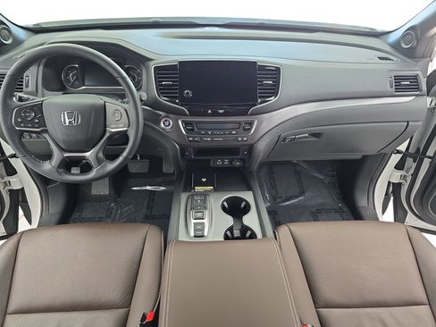 Certified 2025 Honda Passport EX-L image 9