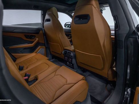 Used 2025 Lamborghini Urus SE AWD/4WD image 46