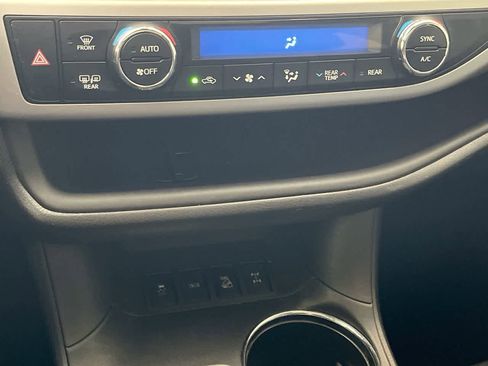 Used 2017 Toyota Highlander SE w/ Carpet Mat Package AWD/4WD image 19