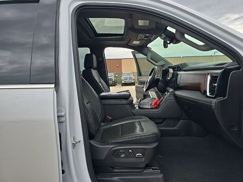 Used 2025 GMC Sierra 3500 Denali w/ Denali Reserve Package AWD/4WD image 13