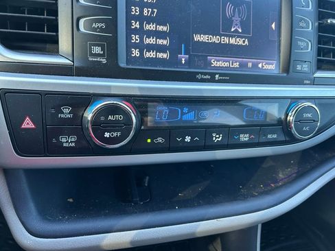 Used 2014 Toyota Highlander Limited Platinum FWD image 28
