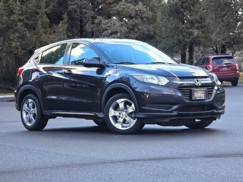 Used 2016 Honda HR-V LX image 2