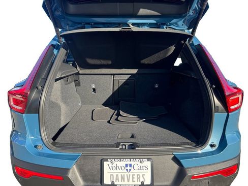 Certified 2025 Volvo XC40 B5 Core image 5