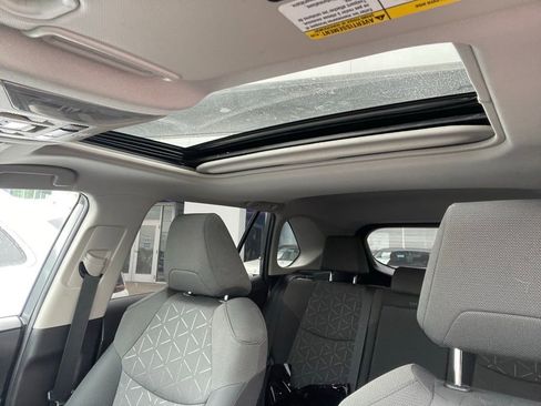 Used 2021 Toyota RAV4 XLE w/ Convenience Package AWD/4WD image 21