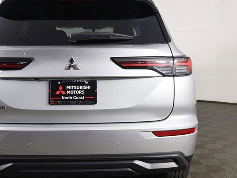 New 2026 Mitsubishi Outlander ES image 15