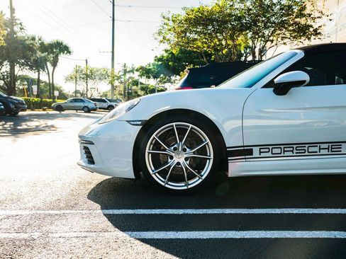 Used 2017 Porsche 718 Boxster RWD image 15