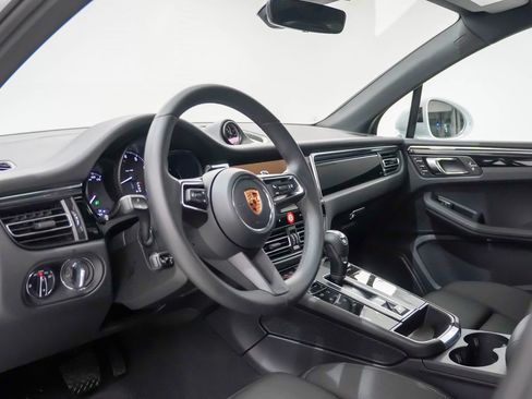 Used 2026 Porsche Macan AWD/4WD image 4