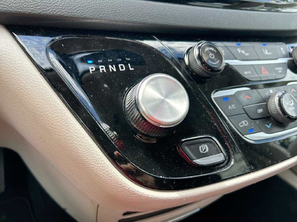 Used 2024 Chrysler Pacifica Touring-L FWD image 26