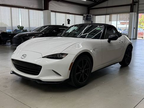 Used 2016 MAZDA MX-5 Miata Club RWD image 5