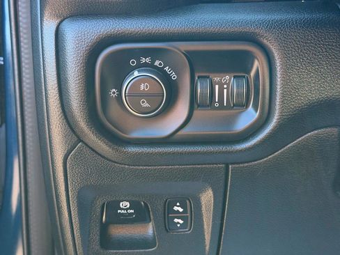 Used 2023 RAM 1500 Laramie image 12